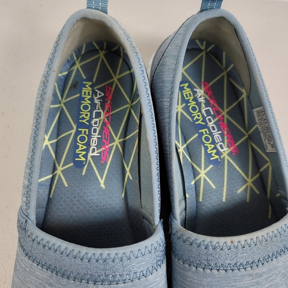 Skechers Woman's Slip On Sz 9.5 blue Squishy insole - Picture 6 of 8